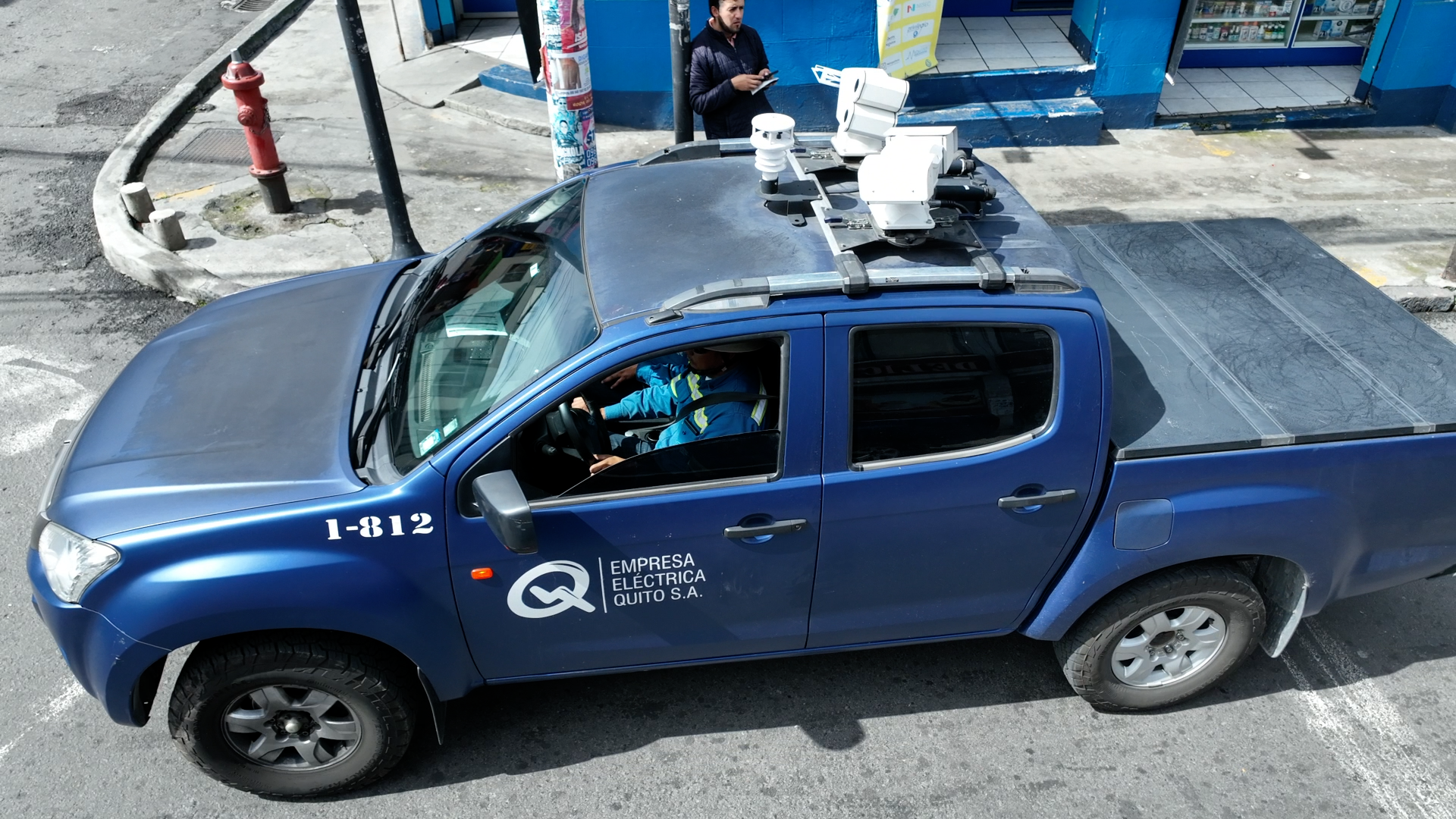 Camionetas EEQ equipadas con cámaras termográficas.