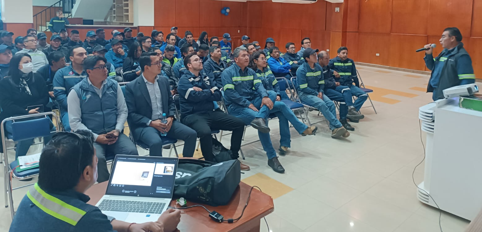70 operadores - contratistas del Área Comercial, se capacitaron en procesos de toma de lectura de medidores.