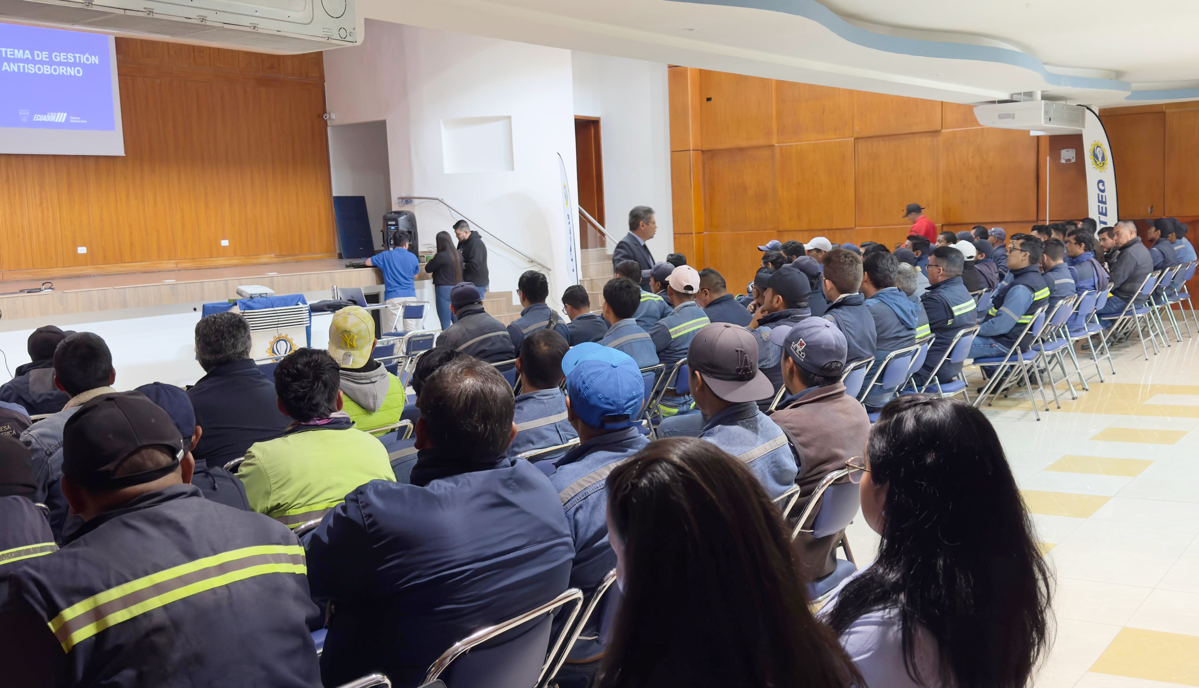 Capacitamos a contratistas de la EEQ en el Sistema de Gestión Antisoborno.