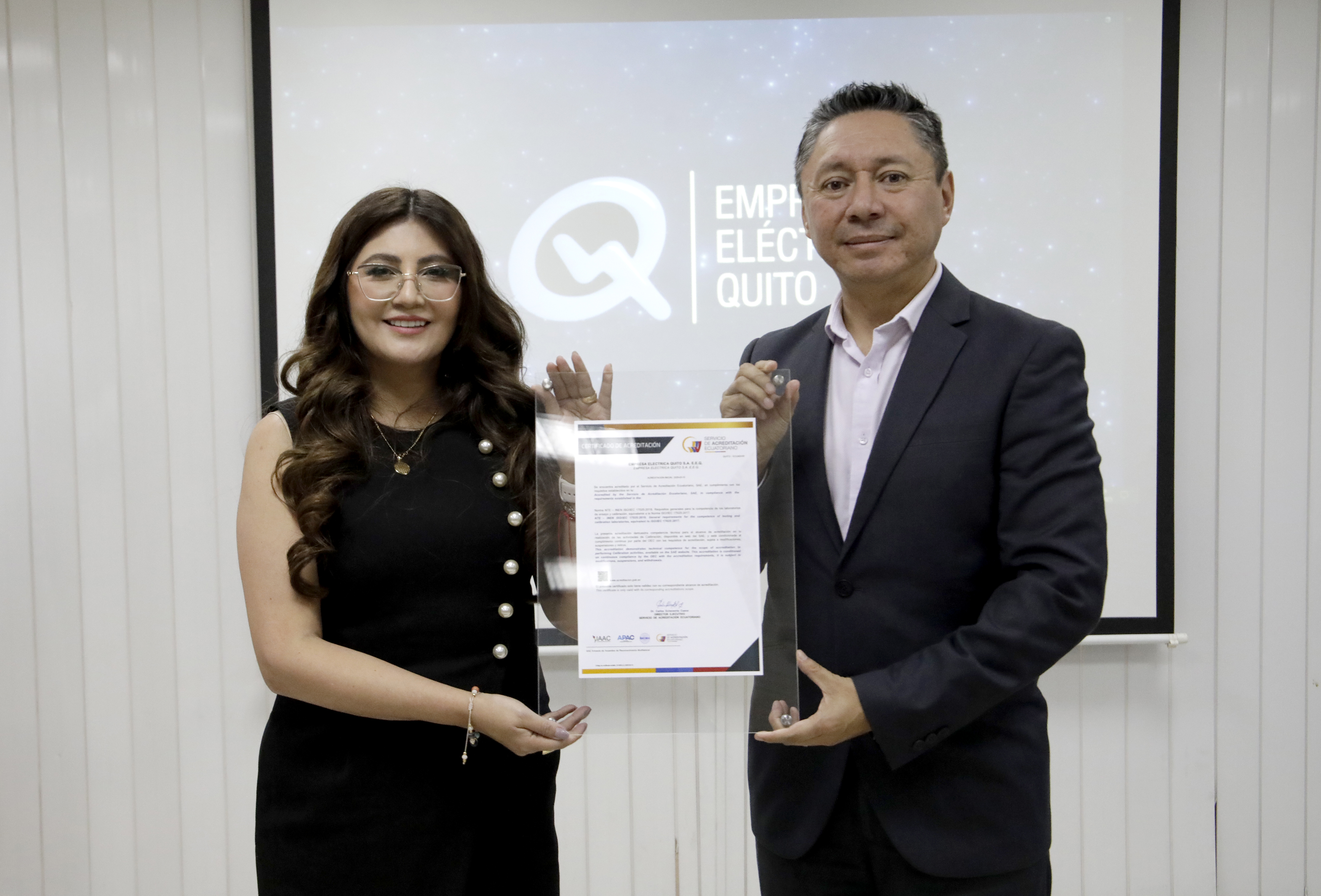 Entrega de Certificación del SAE a la EEQ.