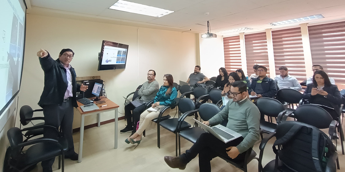 Equipo de trabajo de la EEQ para la implementación del proyecto AMI.