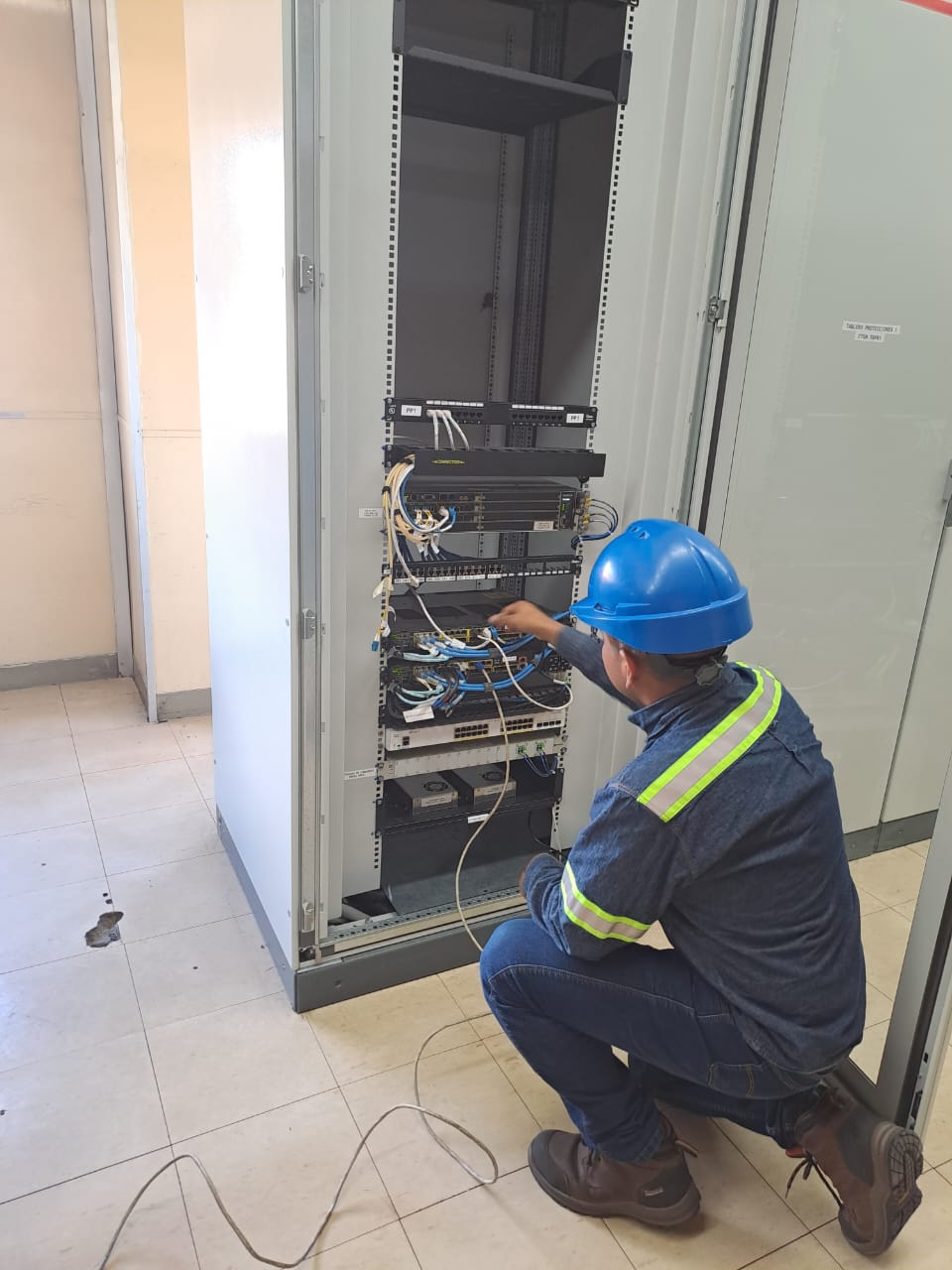 Trabajos para robustecer la conectividad de nuestra fibra óptica.