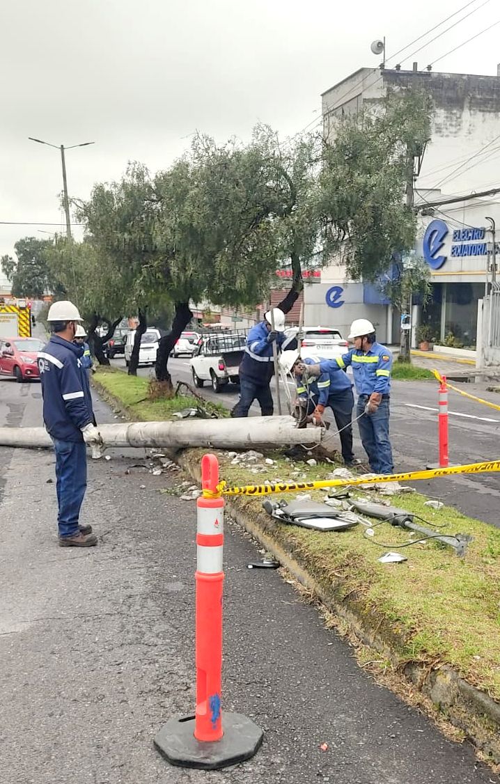 Durante el 2023, 746 postes fueron chocados en el área de cobertura de la EEQ