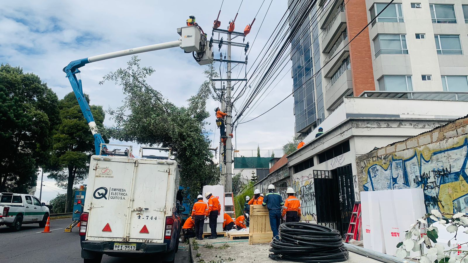 MANTENIMIENTOS EEQ QUE BENEFICIAN A CLIENTES EN EL NORTE DE LA CIUDAD