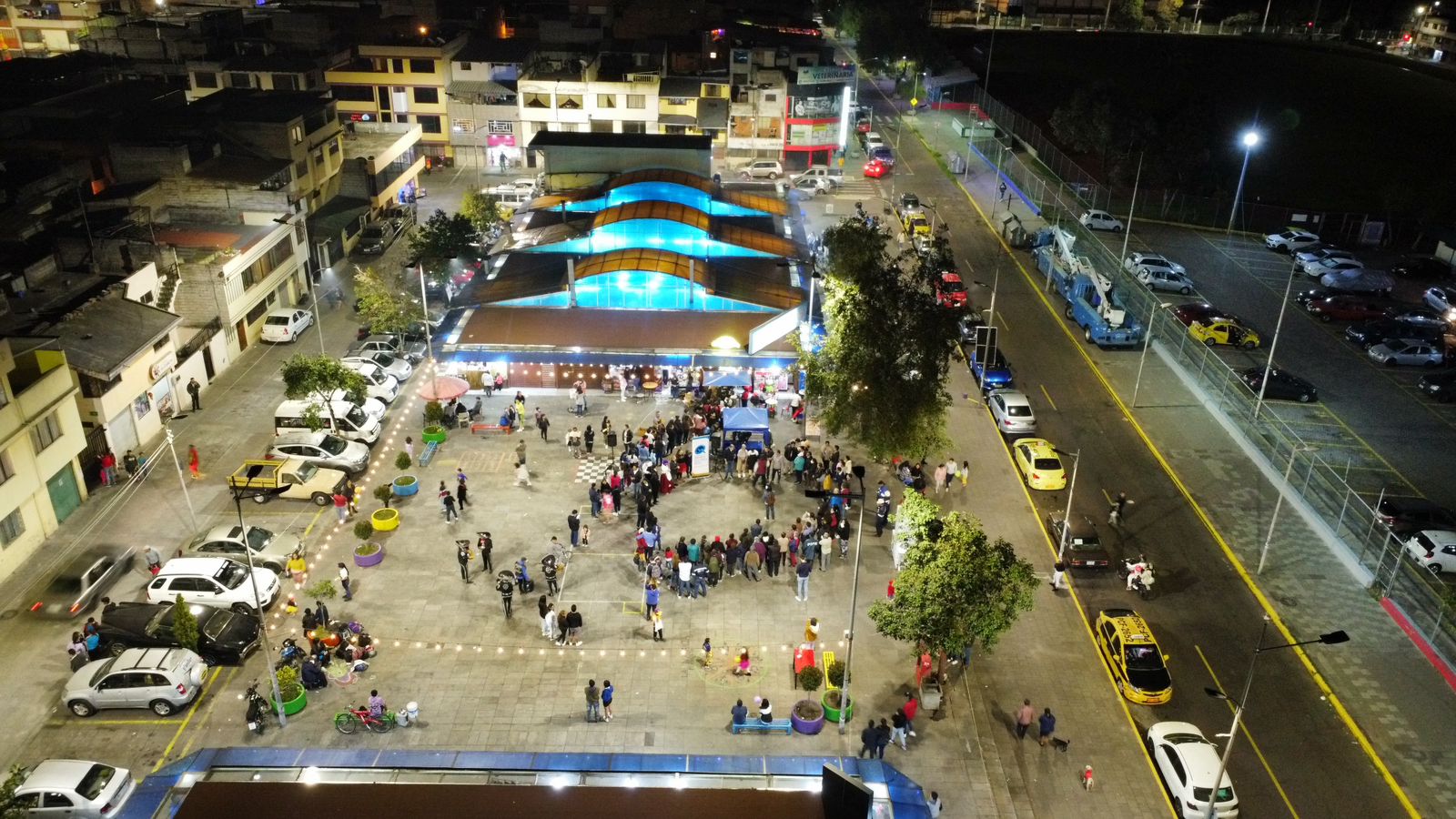 ALEGRÍA Y GRATITUD SE VIVIÓ DURANTE ENTREGA DE MODERNAS LUMINARIAS EN SOLANDA