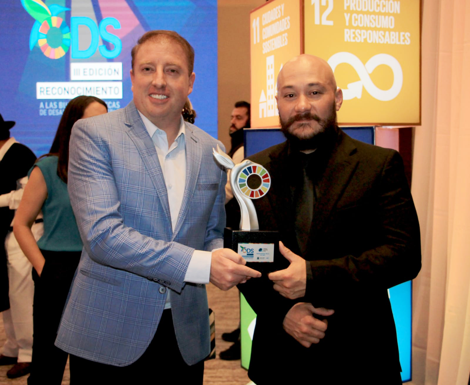 EMPRESA ELÉCTRICA QUITO PREMIADA POR ELECTRIFICACIÓN EN ZONAS RURALES