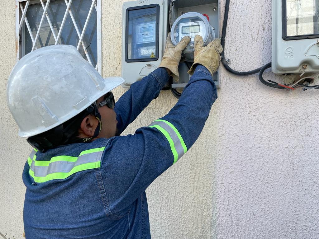 LA EEQ HA INSTALADO 141 MEDIDORES PARA CARGA DE VEHÍCULOS ELÉCTRICOS