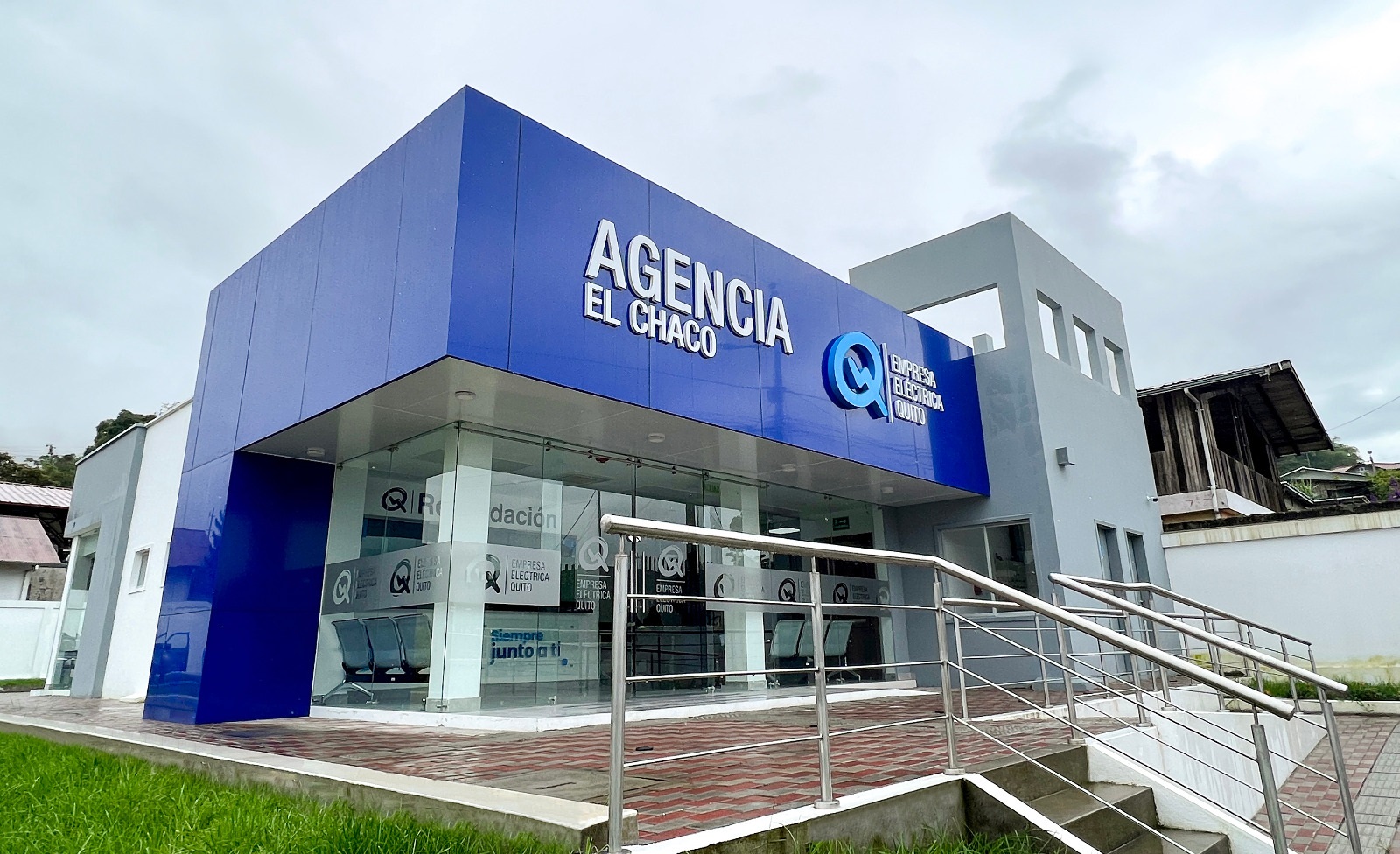 EMPRESA ELÉCTRICA QUITO INAUGURA MODERNA AGENCIA EN EL CHACO