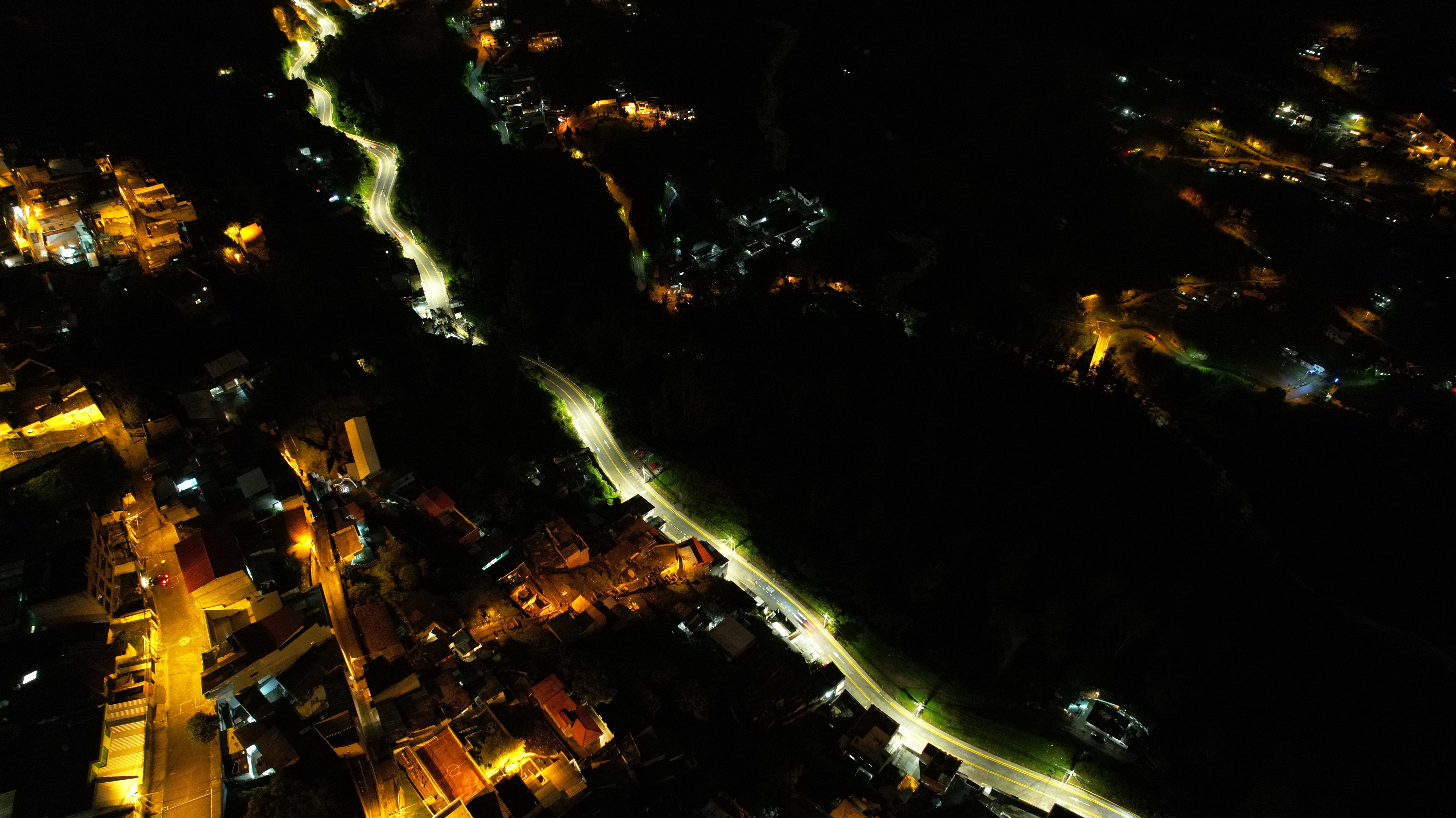 AVANZA CAMBIO DE LUMINARIAS CON TECNOLOGÍA LED