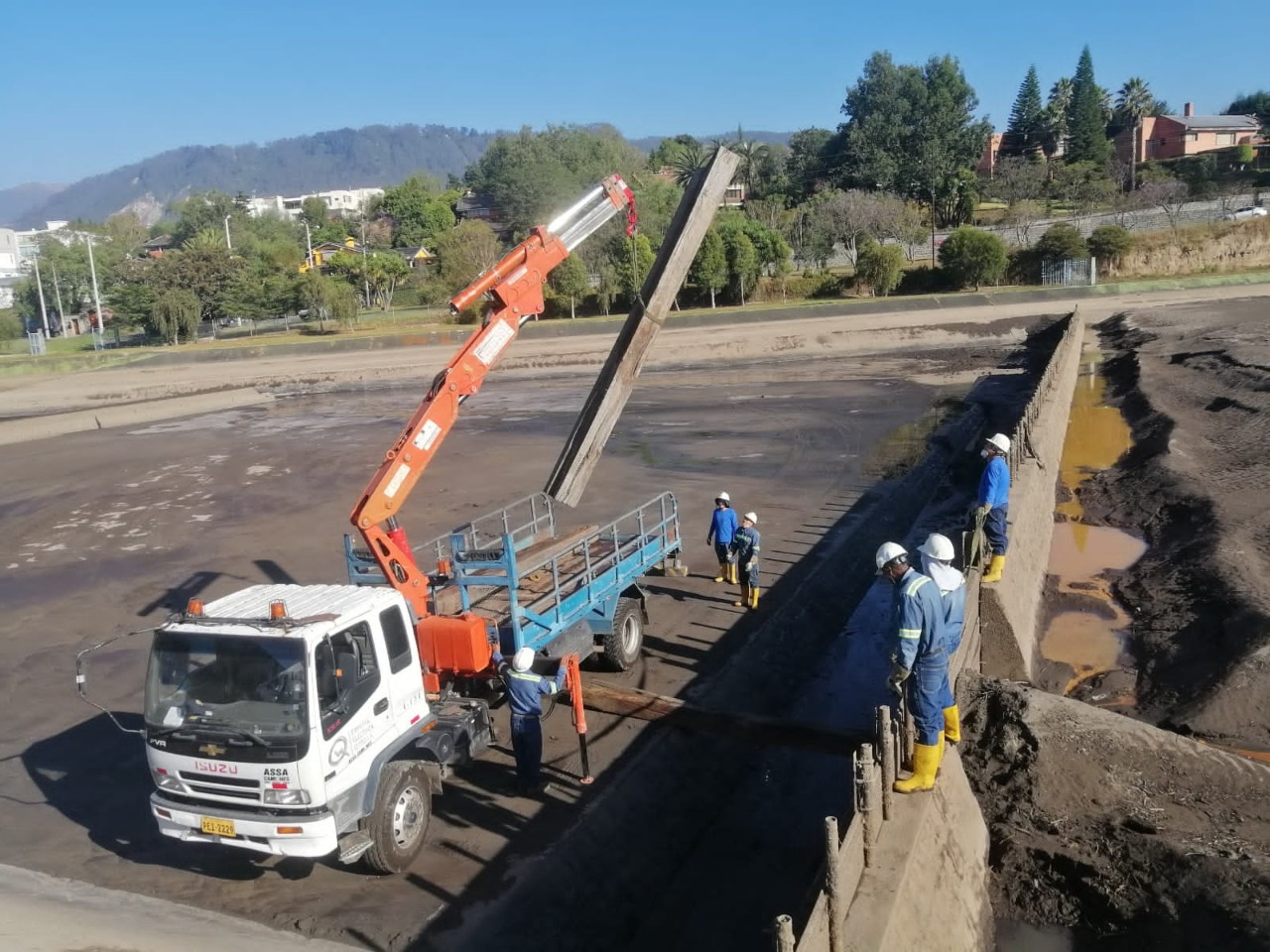 Los trabajos se realizan para mantener en condiciones óptimas los equipos e infraestructura de la central.
