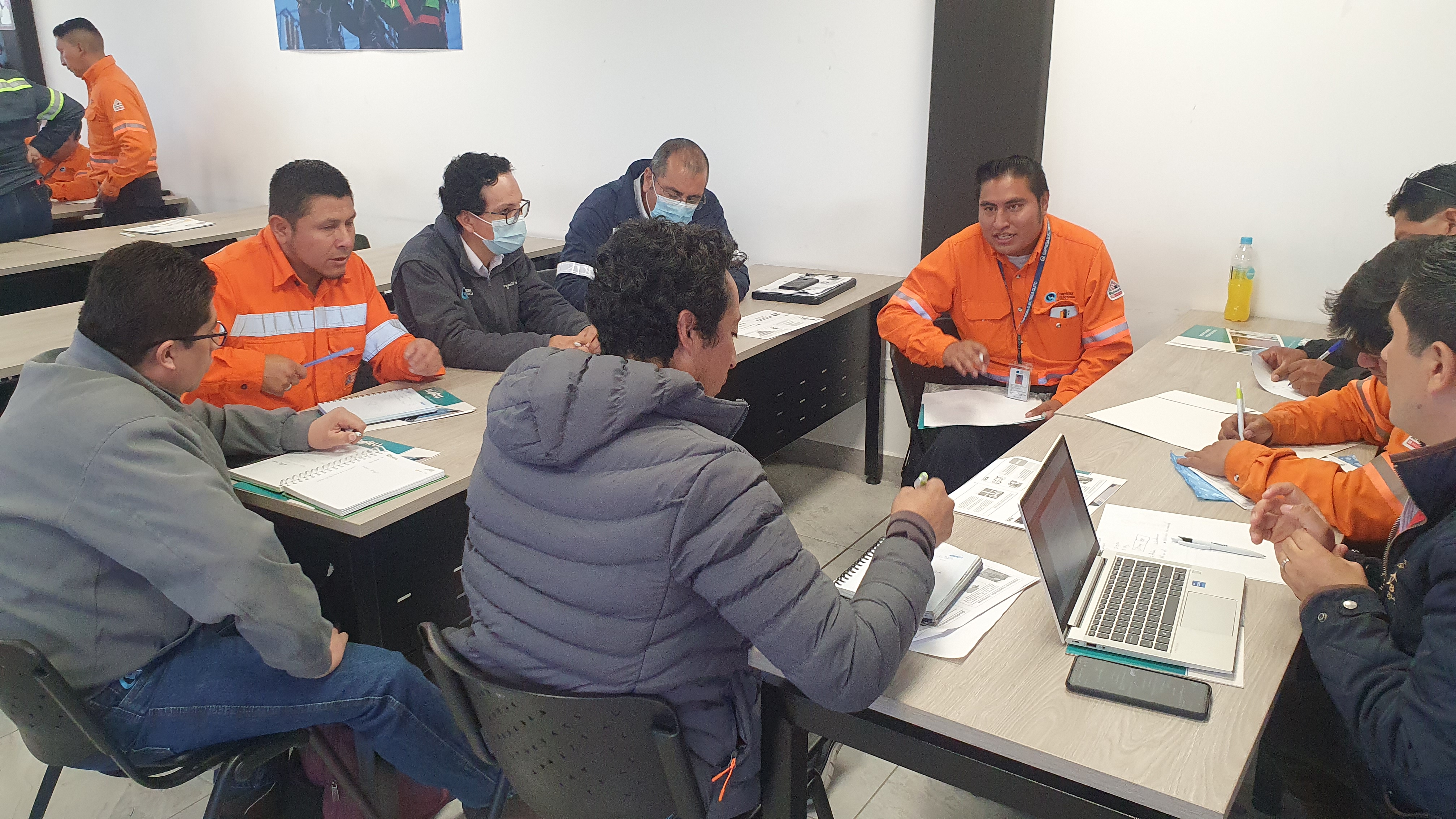 El trabajo en grupos es importante para compartir experiencias.