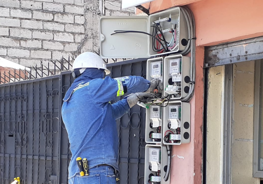 Los técnicos de la EEQ garantizan un servicio continuo y confiable, revise las instalaciones eléctricas internas de su hogar.