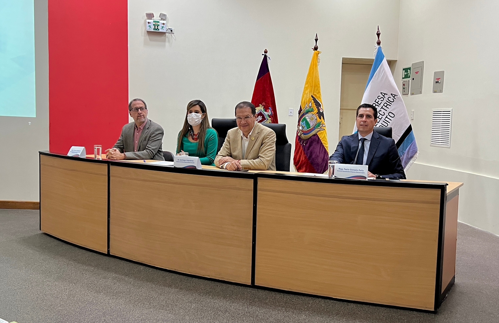 Firma de convenios para iluminación en parques, espacios verdes, escalintas.