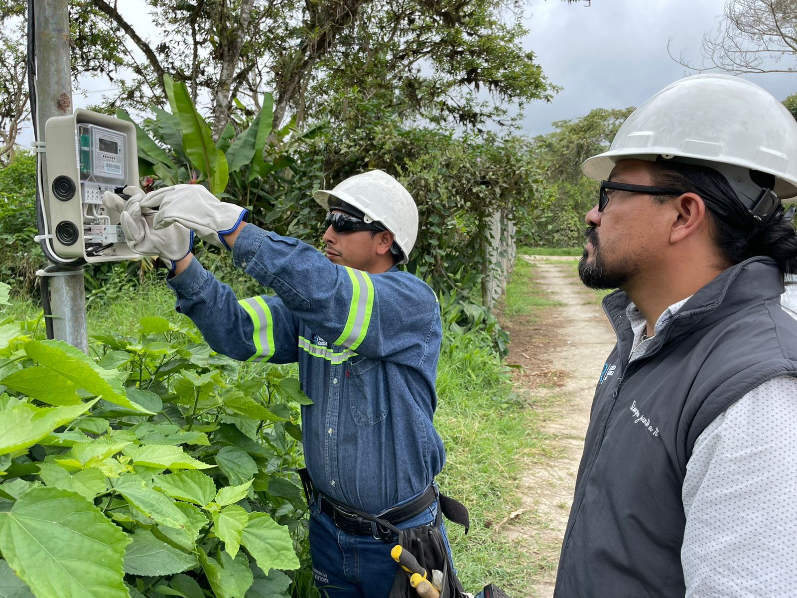 Instalación de medidores en el sector de Mindo.