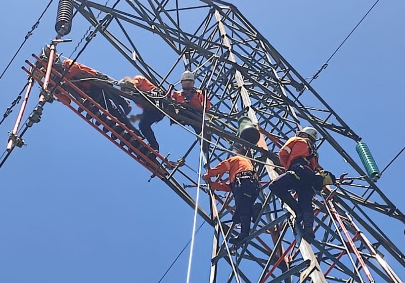 Mantenimiento en línea de transmición Mulaló - Vicentina en 138 KV